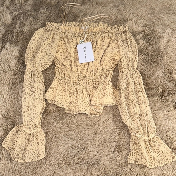 Wayf Tops - W.A.Y.F Smocked Off-Shoulder Top